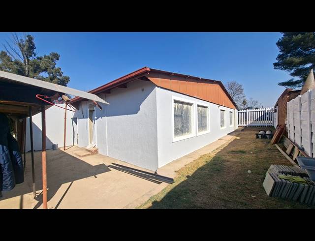 3 BEDROOM FREEHOLD TO LET IN MINNEBRON